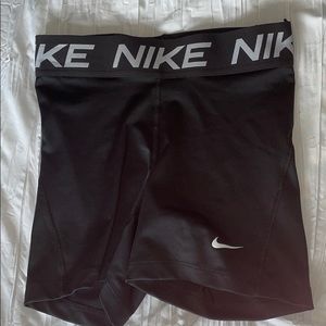 NIKE: NEW Black Nike Pros